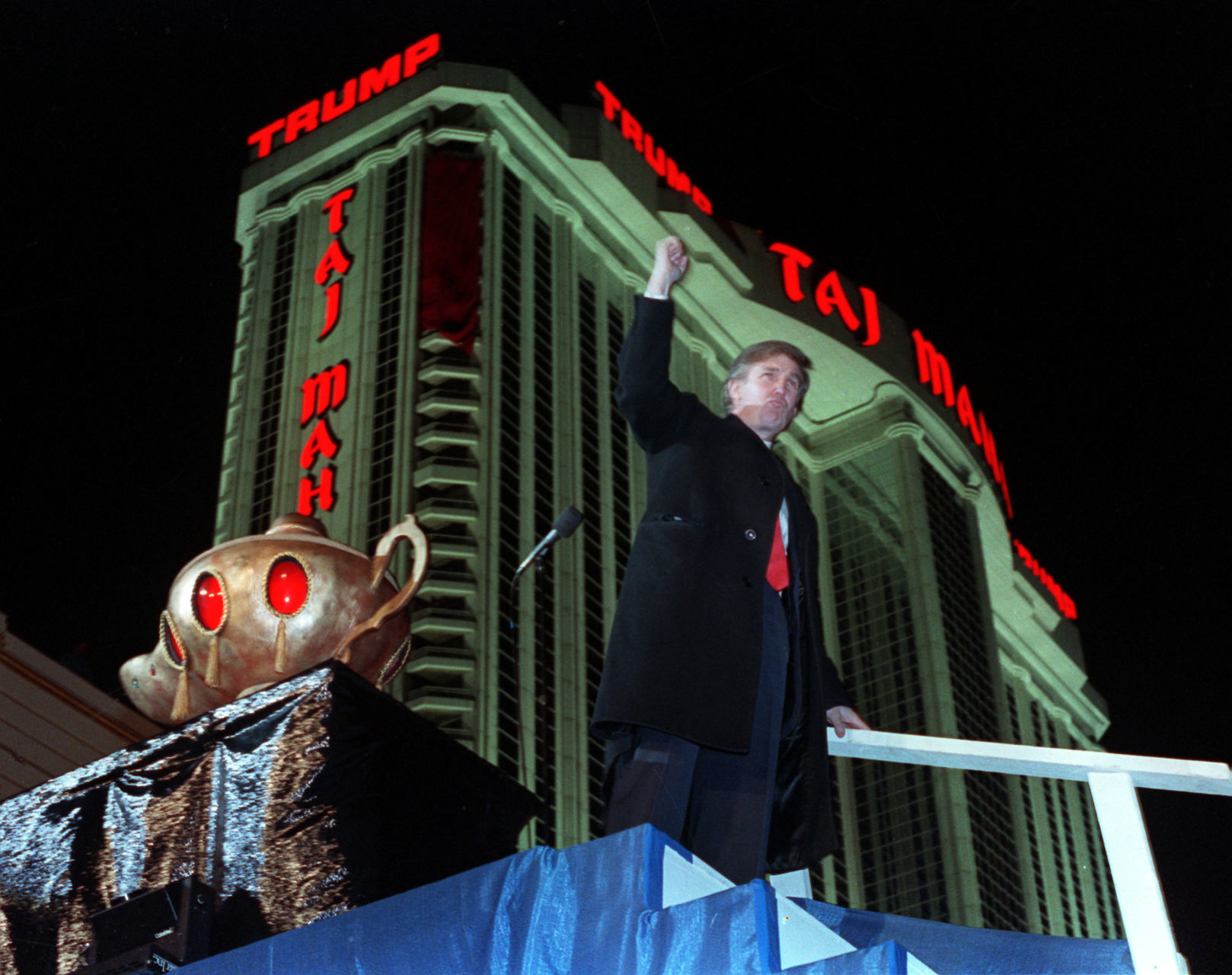 1990: Donald Trump and Taj Mahal